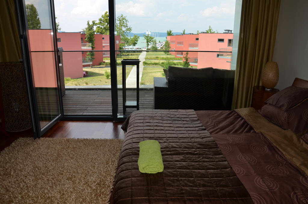 Modern Apartment With Lake View Balatonlelle Exterior foto