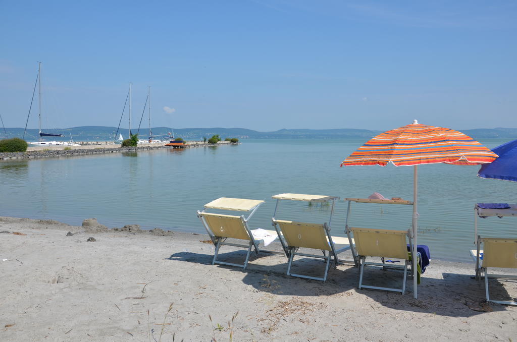 Modern Apartment With Lake View Balatonlelle Exterior foto