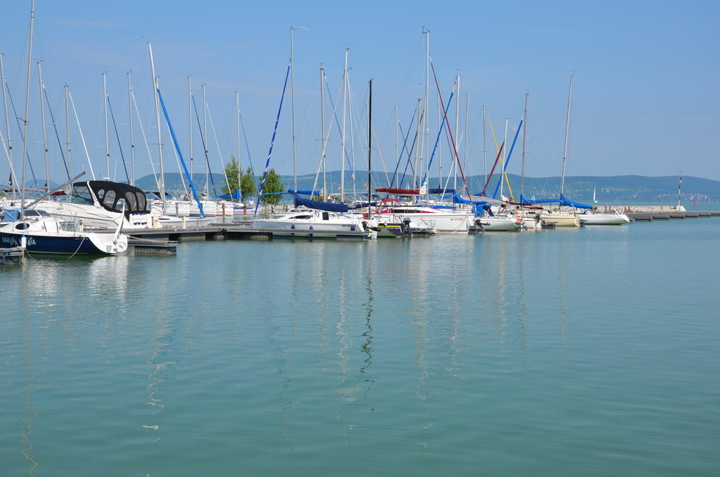 Modern Apartment With Lake View Balatonlelle Exterior foto