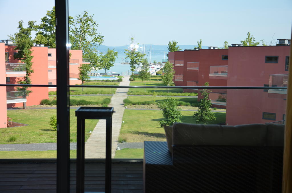 Modern Apartment With Lake View Balatonlelle Exterior foto